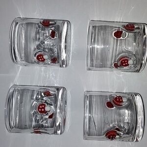 Nwt Mushroom Motif  Glass Set of 4